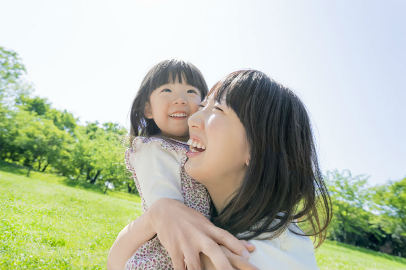 笑顔の写真を撮るコツは 現役ママの 子供を笑わせる6つの必殺技 Funmily By Fotowa