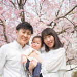 【撮影レポート】1歳のお誕生日フォトは飾りつけたご自宅と桜咲く公園で♡