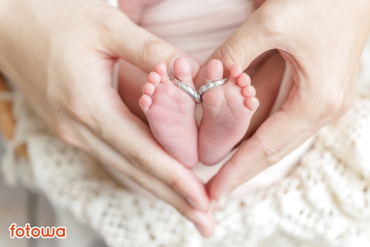 赤ちゃんの足を撮影したニューボーンフォト事例写真